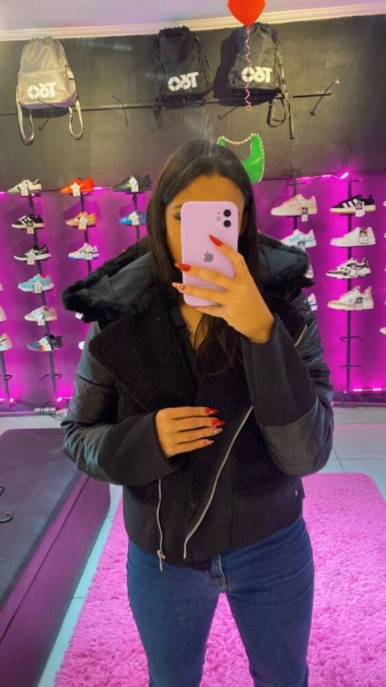 JAQUETA FEMININA DE PELINHO PRETO