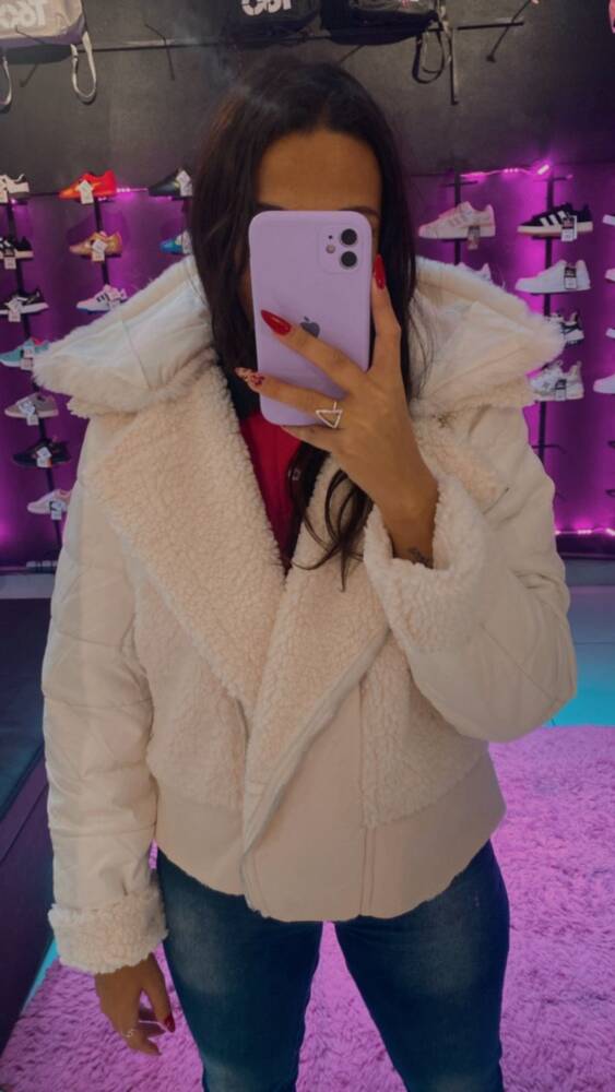 JAQUETA FEMININA DE PELINHO BRANCO
