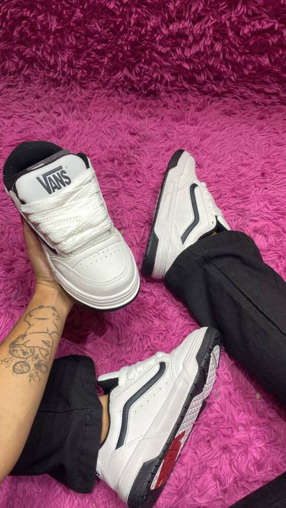 VANS HYLANE SNCAKERS BRANCO E PRETO